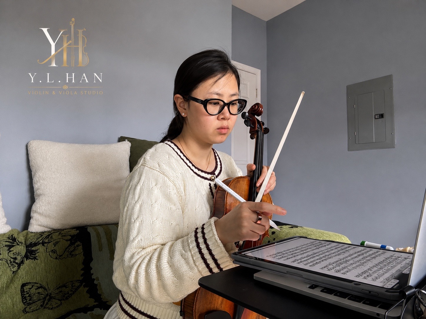 Yulong Han leading online violin and viola guided-practice coaching with a tablet and score